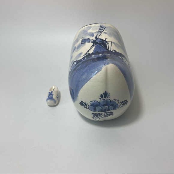 Delft set Blue and White Ceramic Clog with Windmill Design - Picture 4 of 10